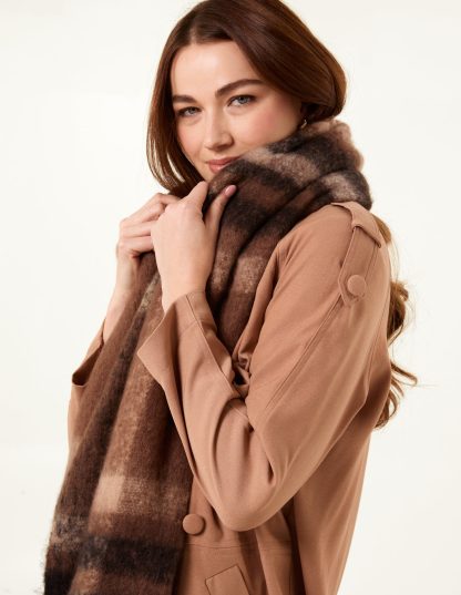 Checked Fluffy Scarf - ONE / BROWN PATTERN