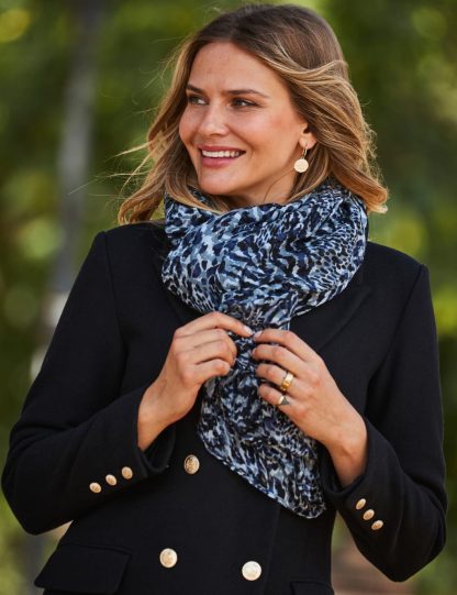 Sosandar Women's Woven Animal Print Scarf - Grey, Grey